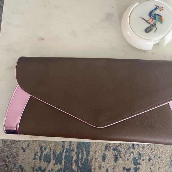 Elegant Brown and Pink Clutch - Picture 3 of 6